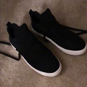 STEVE MADDEN WRAP LACE LANCER SNEAKER